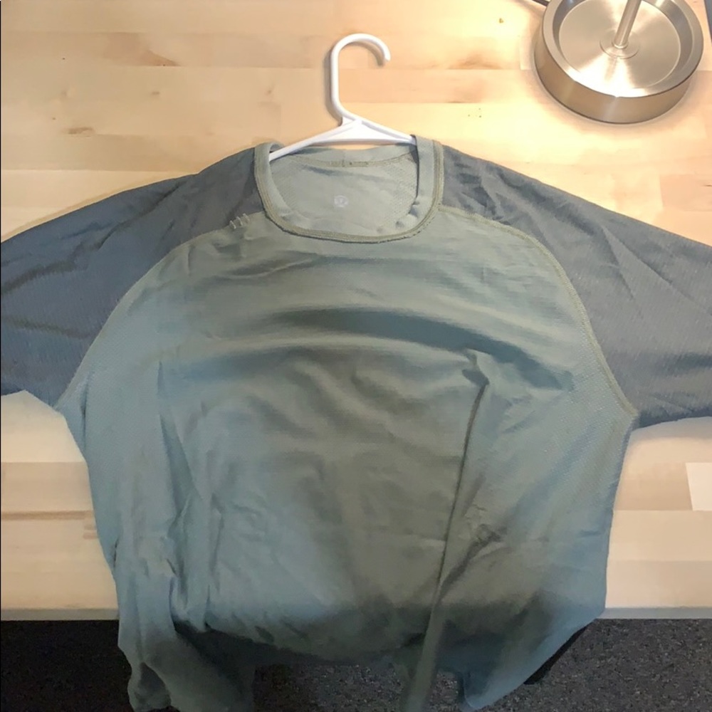 Lululemon Vent tech T shirt